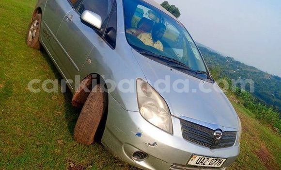Nunua Ilio tumika Toyota Allion Nyekundu Gari ndani ya Kampala nchini Uganda
