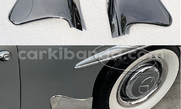 Nunua Mercedes 190SL combo ndani ya Bombo nchini Kati Nunua Mercedes 190SL combo ndani ya Bombo nchini Kati
