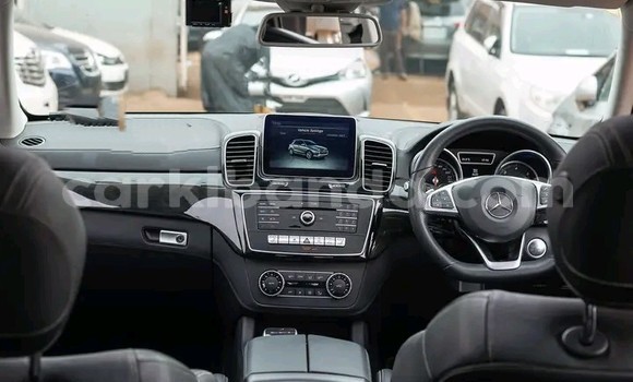 Nunua Ilio tumika Mercedes‒Benz GLE Nyeusi Gari ndani ya Kampala nchini Uganda Nunua Ilio tumika Mercedes‒Benz GLE Nyeusi Gari ndani ya Kampala nchini Uganda