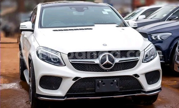Nunua Ilio tumika Mercedes‒Benz GLE Coupe Nyeupe Gari ndani ya Kampala nchini Uganda
