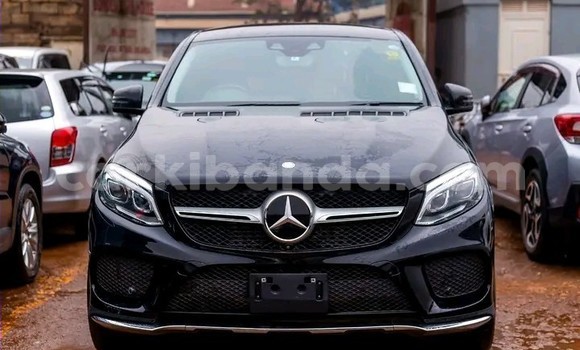 Nunua Ilio tumika Mercedes‒Benz GLE Coupe Nyeusi Gari ndani ya Kampala nchini Uganda