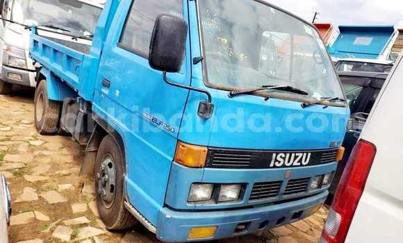 Gura Yakoze Isuzu Bighorn Blue Ikamyo i Bombo mu Central Gura Yakoze Isuzu Bighorn Blue Ikamyo i Bombo mu Central