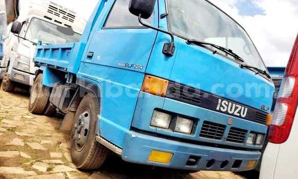 Acheter Occasion Utilitaire Isuzu Bighorn Bleu à Bombo, Central Acheter Occasion Utilitaire Isuzu Bighorn Bleu à Bombo, Central