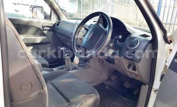 Acheter Occasion Voiture Ford Ranger Blanc à Bombo, Central Acheter Occasion Voiture Ford Ranger Blanc à Bombo, Central