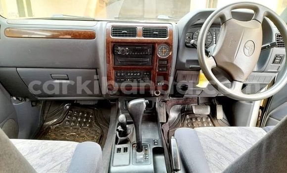 Acheter Occasion Voiture Toyota Prado Blanc à Bombo, Central Acheter Occasion Voiture Toyota Prado Blanc à Bombo, Central