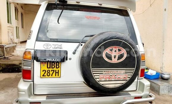 Acheter Occasion Voiture Toyota Prado Blanc à Bombo, Central Acheter Occasion Voiture Toyota Prado Blanc à Bombo, Central