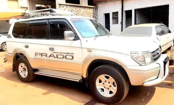 Acheter Occasion Voiture Toyota Prado Blanc à Bombo, Central Acheter Occasion Voiture Toyota Prado Blanc à Bombo, Central