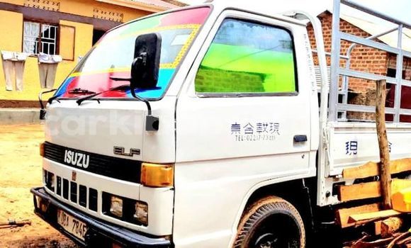 Acheter Occasion Voiture Isuzu Aska Blanc à Bombo, Central Acheter Occasion Voiture Isuzu Aska Blanc à Bombo, Central