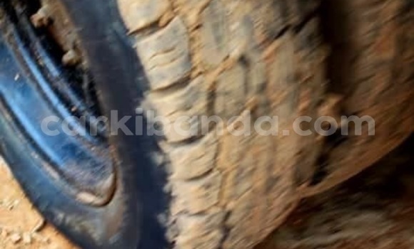 Acheter Occasion Voiture Isuzu Aska Blanc à Bombo, Central Acheter Occasion Voiture Isuzu Aska Blanc à Bombo, Central