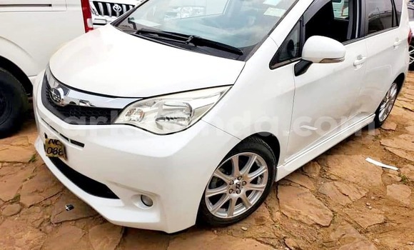 Nunua Ilio tumika Subaru Trezia Nyeupe Gari ndani ya Bombo nchini Kati