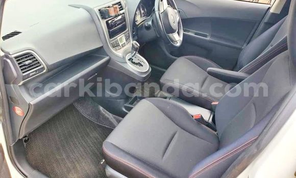 Acheter Occasion Voiture Subaru Trezia Blanc à Bombo, Central Acheter Occasion Voiture Subaru Trezia Blanc à Bombo, Central