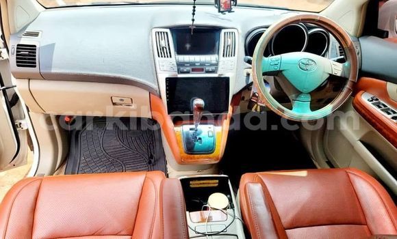 Acheter Occasion Voiture Toyota Harrier Blanc à Bombo, Central Acheter Occasion Voiture Toyota Harrier Blanc à Bombo, Central