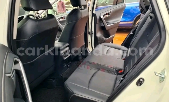 Nunua Ilio tumika Toyota RAV4 Nyeupe Gari ndani ya Kampala nchini Uganda Nunua Ilio tumika Toyota RAV4 Nyeupe Gari ndani ya Kampala nchini Uganda