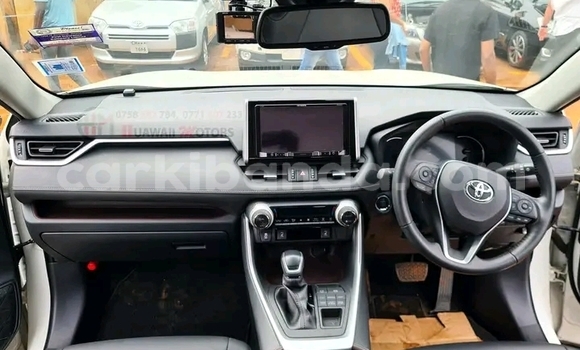 Nunua Ilio tumika Toyota RAV4 Nyeupe Gari ndani ya Kampala nchini Uganda Nunua Ilio tumika Toyota RAV4 Nyeupe Gari ndani ya Kampala nchini Uganda