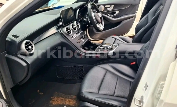 Acheter Occasion Voiture Mercedes‒Benz C–Class Blanc à Kampala, Ouganda Acheter Occasion Voiture Mercedes‒Benz C–Class Blanc à Kampala, Ouganda