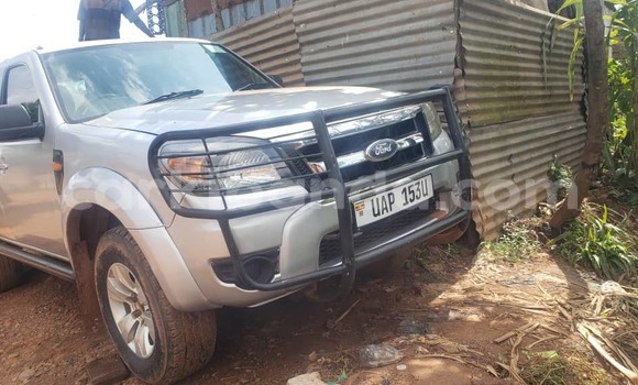 Nunua Ilio tumika Ford Pickup Fedha Gari ndani ya Kampala nchini Uganda