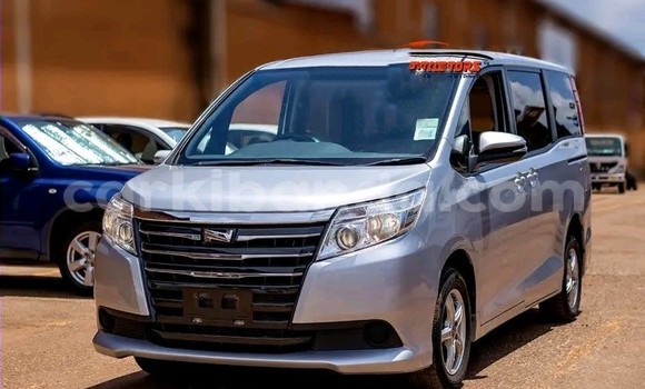 Nunua Imported Toyota Noah Fedha Gari ndani ya Kampala nchini Uganda Nunua Imported Toyota Noah Fedha Gari ndani ya Kampala nchini Uganda