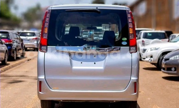 Nunua Imported Toyota Noah Fedha Gari ndani ya Kampala nchini Uganda Nunua Imported Toyota Noah Fedha Gari ndani ya Kampala nchini Uganda