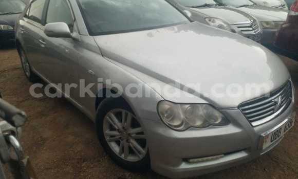 Nunua Ilio tumika Toyota Mark X Fedha Gari ndani ya Kampala nchini Uganda