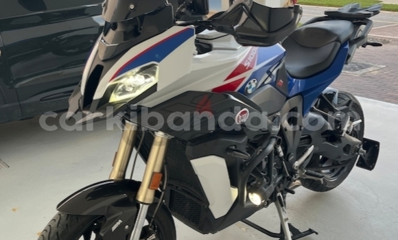 Nunua Ilio tumika BMW S 1000 Bluu Bike ndani ya Kampala nchini Uganda