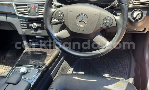 Gura Yakoze Mercedes‒Benz E–Class White Imodoka i Arua mu Uganda Gura Yakoze Mercedes‒Benz E–Class White Imodoka i Arua mu Uganda