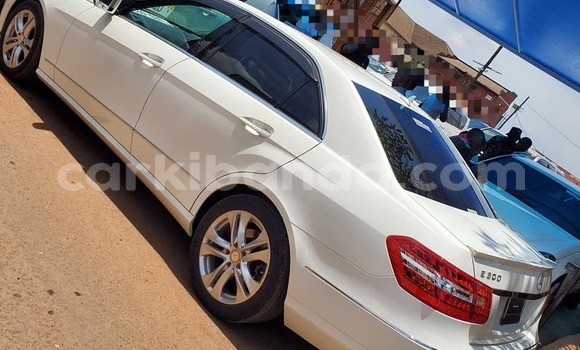 Gura Yakoze Mercedes‒Benz E–Class White Imodoka i Arua mu Uganda Gura Yakoze Mercedes‒Benz E–Class White Imodoka i Arua mu Uganda