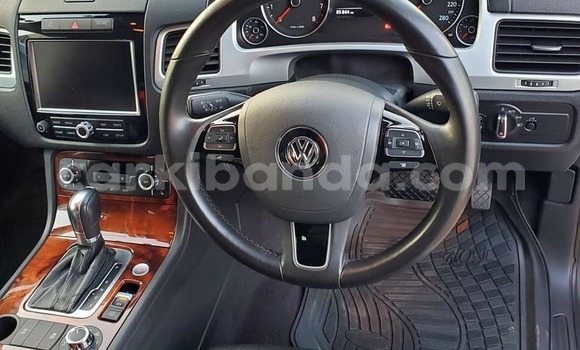 Gura Yakoze Volkswagen Touareg White Imodoka i Arua mu Uganda Gura Yakoze Volkswagen Touareg White Imodoka i Arua mu Uganda
