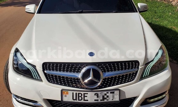 Gura Yakoze Mercedes‒Benz C–Class White Imodoka i Bombo mu Central Gura Yakoze Mercedes‒Benz C–Class White Imodoka i Bombo mu Central