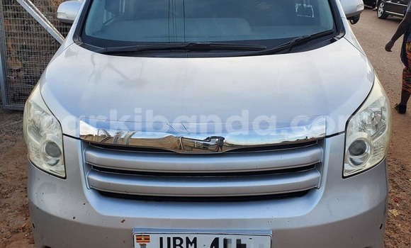 Nunua Ilio tumika Toyota Noah Nyingine Gari ndani ya Bombo nchini Kati