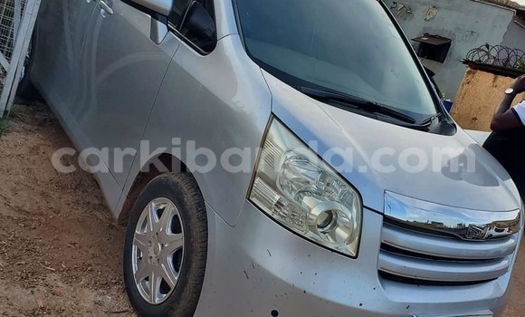 Acheter Occasion Voiture Toyota Noah Autre à Bombo, Central Acheter Occasion Voiture Toyota Noah Autre à Bombo, Central