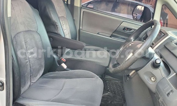 Acheter Occasion Voiture Toyota Noah Autre à Bombo, Central Acheter Occasion Voiture Toyota Noah Autre à Bombo, Central