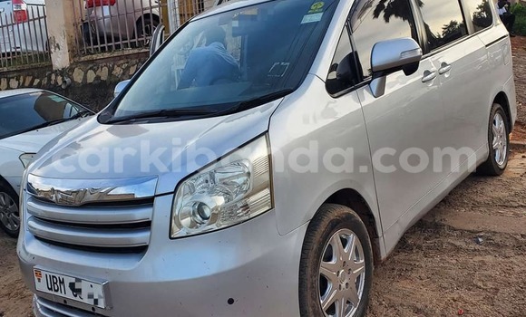 Acheter Occasion Voiture Toyota Noah Autre à Bombo, Central Acheter Occasion Voiture Toyota Noah Autre à Bombo, Central