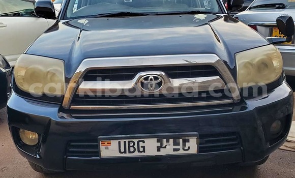 Nunua Ilio tumika Toyota Surf Nyeusi Gari ndani ya Bombo nchini Kati Nunua Ilio tumika Toyota Surf Nyeusi Gari ndani ya Bombo nchini Kati