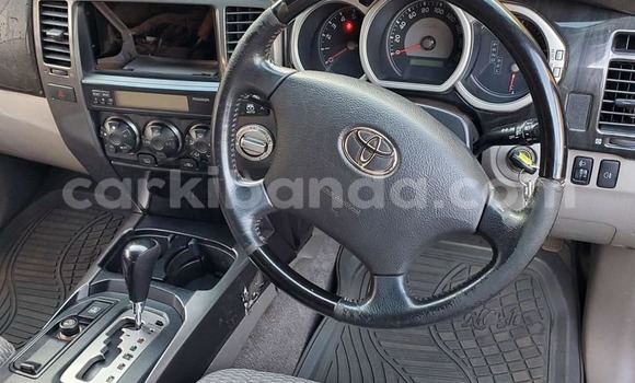 Gura Yakoze Toyota Surf Black Imodoka i Bombo mu Central Gura Yakoze Toyota Surf Black Imodoka i Bombo mu Central