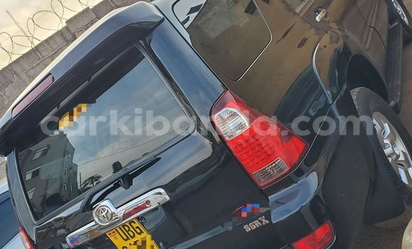 Gura Yakoze Toyota Surf Black Imodoka i Bombo mu Central Gura Yakoze Toyota Surf Black Imodoka i Bombo mu Central