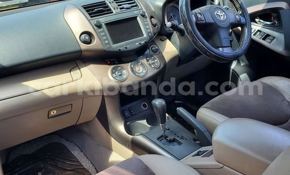 Gura Yakoze Toyota Vanguard Black Imodoka i Bugembe mu Eastern Gura Yakoze Toyota Vanguard Black Imodoka i Bugembe mu Eastern