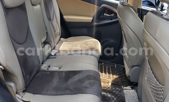 Gura Yakoze Toyota Vanguard Black Imodoka i Bugembe mu Eastern Gura Yakoze Toyota Vanguard Black Imodoka i Bugembe mu Eastern