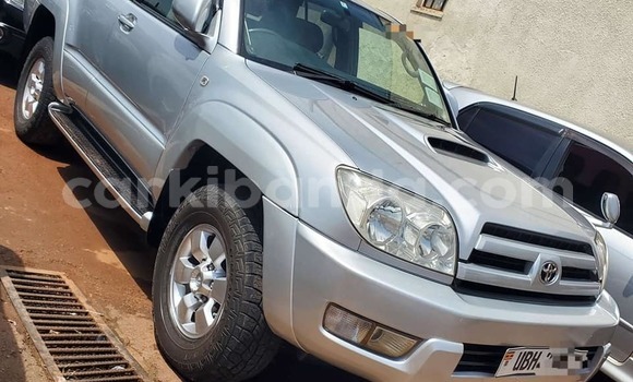 Gura Yakoze Toyota Surf Other Imodoka i Bugembe mu Eastern Gura Yakoze Toyota Surf Other Imodoka i Bugembe mu Eastern