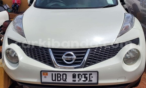 Gura Yakoze Nissan Juke White Imodoka i Kampala mu Uganda