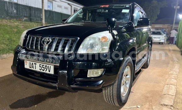 Gura Yakoze Toyota Prado Black Imodoka i Kampala mu Uganda