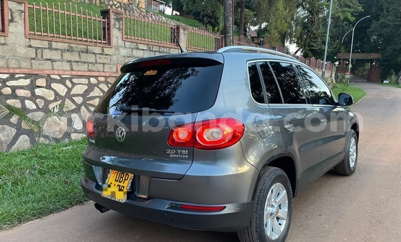 Buy Used Volkswagen Tiguan Green Car in Kampala in Uganda Buy Used Volkswagen Tiguan Green Car in Kampala in Uganda