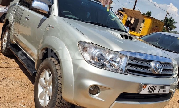 Buy Used Toyota Fortuner Silver Car in Kampala in Uganda Buy Used Toyota Fortuner Silver Car in Kampala in Uganda