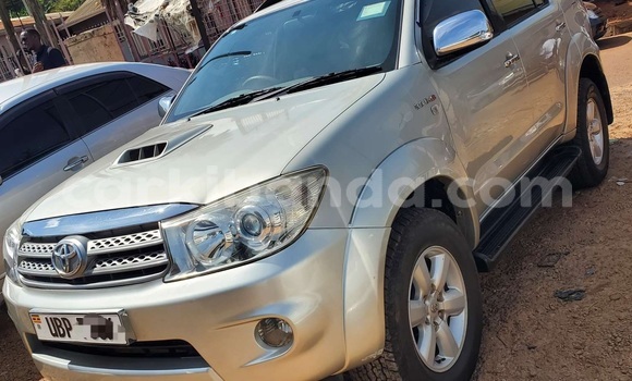 Buy Used Toyota Fortuner Silver Car in Kampala in Uganda Buy Used Toyota Fortuner Silver Car in Kampala in Uganda