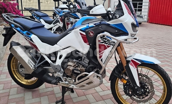 Gura Yakoze Honda CRF Blue Bike i Kampala mu Uganda