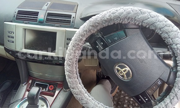 Nunua Ilio tumika Toyota Mark X Nyeupe Gari ndani ya Kampala nchini Uganda Nunua Ilio tumika Toyota Mark X Nyeupe Gari ndani ya Kampala nchini Uganda