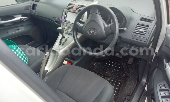 Nunua Ilio tumika Toyota Auris Nyeupe Gari ndani ya Kampala nchini Uganda Nunua Ilio tumika Toyota Auris Nyeupe Gari ndani ya Kampala nchini Uganda