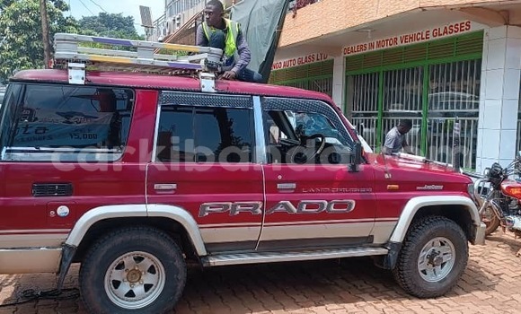 Acheter Occasion Voiture Toyota Land Cruiser Prado Rouge à Kampala, Ouganda