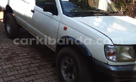 Acheter Occasion Voiture Nissan Pickup Blanc à Kampala, Ouganda Acheter Occasion Voiture Nissan Pickup Blanc à Kampala, Ouganda