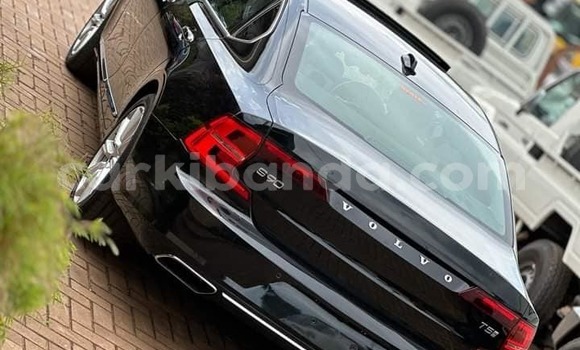 Gura Yakoze Volvo 140 Series Black Imodoka i Bombo mu Central Gura Yakoze Volvo 140 Series Black Imodoka i Bombo mu Central