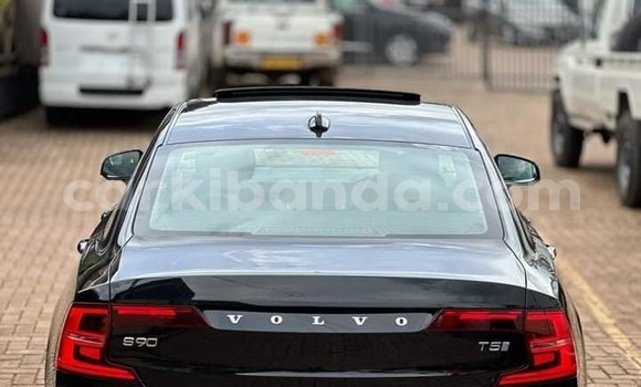 Gura Yakoze Volvo 140 Series Black Imodoka i Bombo mu Central Gura Yakoze Volvo 140 Series Black Imodoka i Bombo mu Central